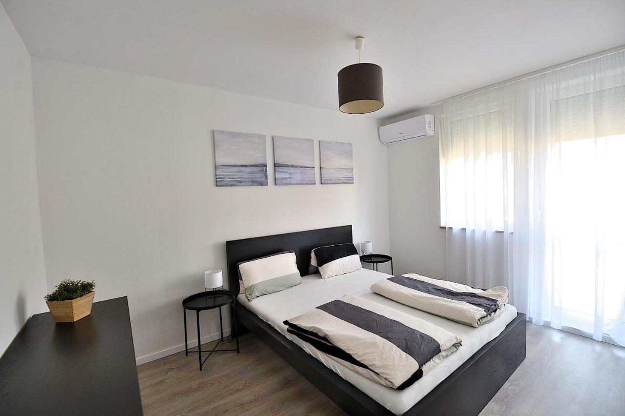 Lelle Apartment *